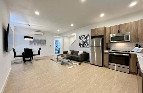 South Tacoma House | Insta-worthy! 2 Bedroom Fancy Townhouse Duplex