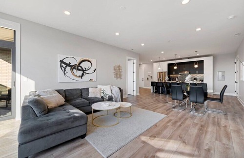 Lower West Side Apartment | Insta-worthy 3bed/2bath Brand New Home w/Balcony