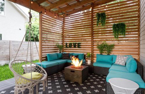 East Cesar Chavez House | Insta-worthy - 6BR Home Rainey Street - 6 min walk