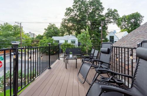 East Cesar Chavez House | Insta-worthy - 6BR Home Rainey Street - 6 min walk