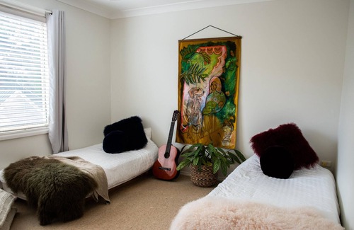 Mittagong Villa | Insta - Worthy Black Rose Villa