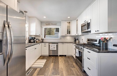 Ellison Bay Cottage | Insta-worthy Waterfront Cottage with Hot Tub