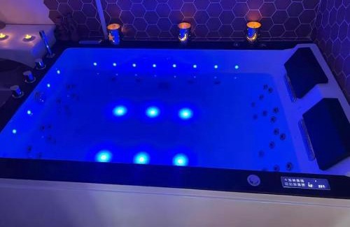 Saintry-sur-Seine Apartment | Instant Douceur Suite Jacuzzi