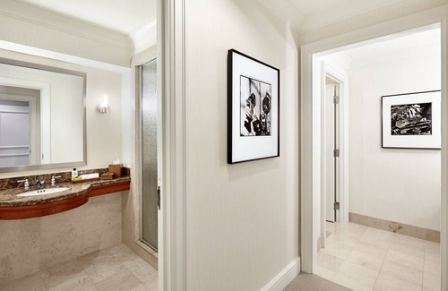 Cleveland Hotel | InterContinental Suites Hotel Cleveland by IHG
