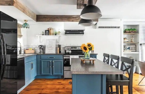 Troy House | Interior designer building with AC and WiFi in enjoyable Troy
