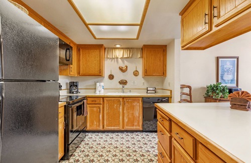 June Lake Condo | Interlaken 38, rustic condo with views for days