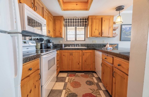 June Lake Condo | Interlaken #5 - 2 BR/2 BTH with views of Gull Lake & Carson Peak