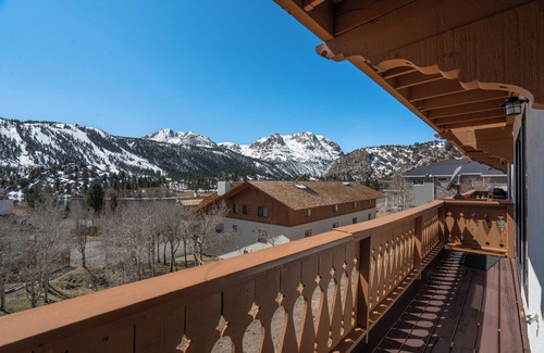 June Lake Condo | Interlaken #8 Updated 2 BD/2 BTH