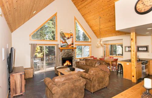 Homewood House | Interlaken West Shore 3BR Pet friendly, Walk to Lake Minutes from Skiing