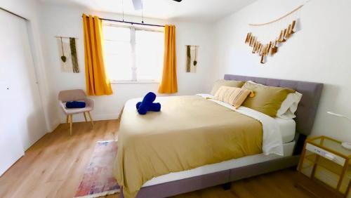 Coral Way Villa | Intimate Casita Mia minutes away from Airport, Calle 8, Brickell, Coral Gables, The beach and more!