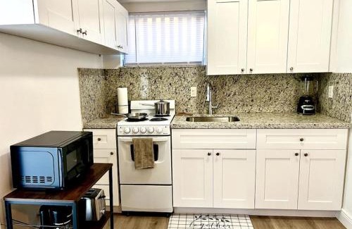 Coral Way Villa | Intimate Casita Mia minutes away from Airport, Calle 8, Brickell, Coral Gables, The beach and more!