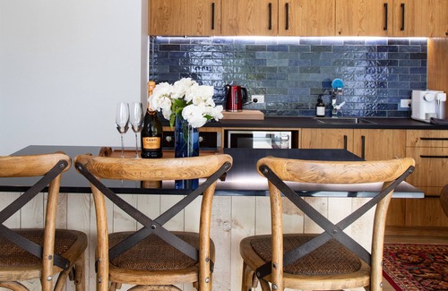 Martinborough Cottage | Intimate couples getaway