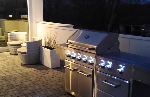 Edgewood House | INTOWN, MODERN, 3 STORY HOME WITH HUGE ROOFTOP TERRACE