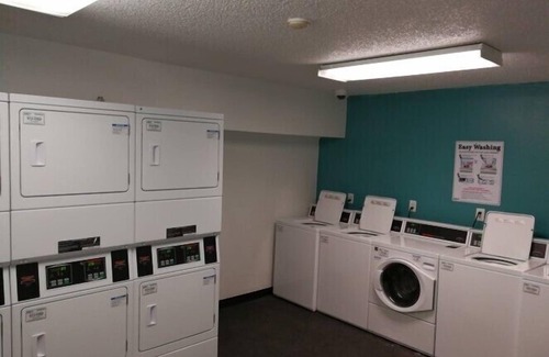 Buechel Apartment | InTown Suites Extended Stay Louisville KY - Preston Hwy