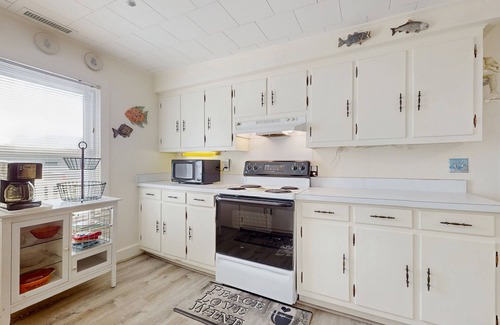 Shallotte House | Intracoastal Waterway-view cottage with private deck, & central AC
