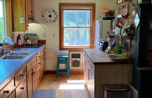 Bridgewater Corners House | Intrepid Angel Farm Cottage on 132 Acres Close to Killington Views, Pond, & Cozy Charm
