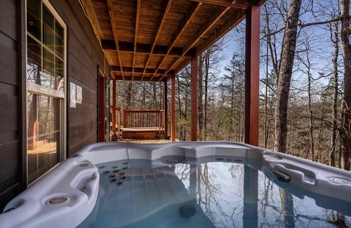 Blairsville Cabin | Intro Rate Fantastic mountain views from the deck with Hot Tub, Fire Pit