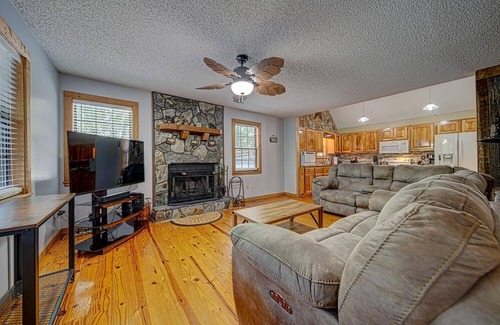 Blairsville Cabin | Intro Rate Hiking, biking, rafting, apple picking, and seeing the leaves