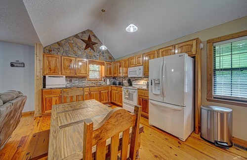 Blairsville Cabin | Intro Rate Hiking, biking, rafting, apple picking, and seeing the leaves