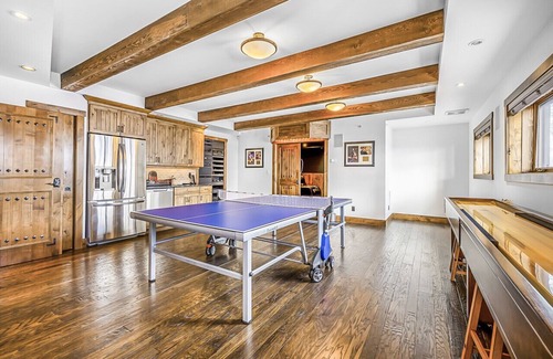 Big White Ski Resort Ski Chalet | Inuksuk Lodge 4800 sq ft of Big White Excellence