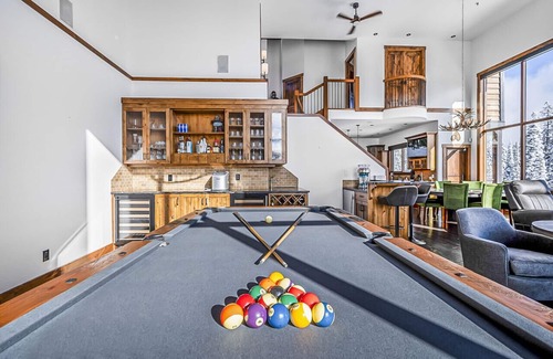 Big White Ski Resort Ski Chalet | Inuksuk Lodge 4800 sq ft of Big White Excellence