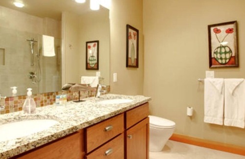 Chelan Resort | INVENTORY SPECIAL $599 - 8/3 to 8/6/22 Luxury Resort at Lake Chelan (last one)