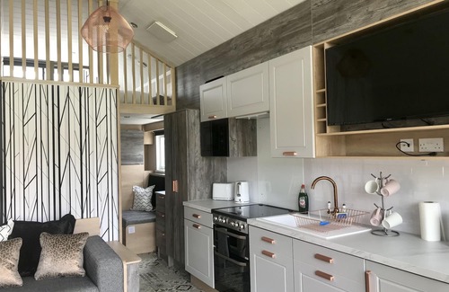 South Galson Cabin | Inverness Lodge-Free Parking-Balcony-Sleeps 4