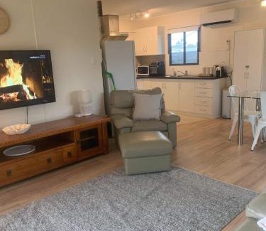 Kingscote Apartment | Investigator Beach Breeze Apartments U1