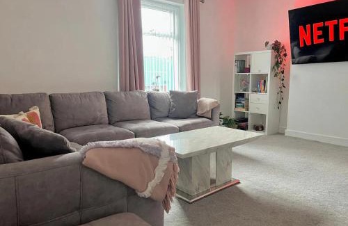 Rochdale Apartment | Inviting 2-Bed Apartment in Rochdale