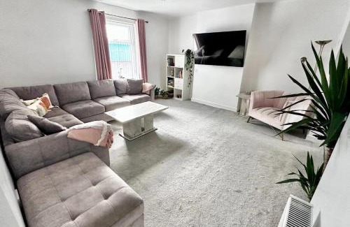 Rochdale Apartment | Inviting 2-Bed Apartment in Rochdale