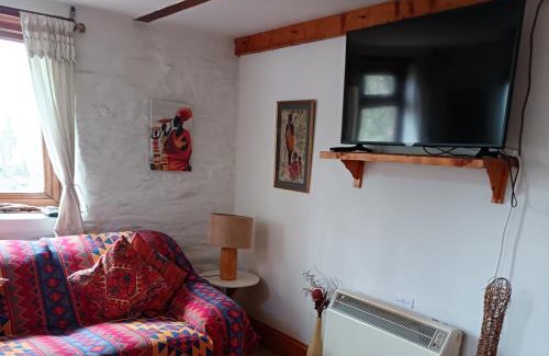 Newcastle Emlyn House | Inviting 2-Bed Cottage in Newcastle Emlyn
