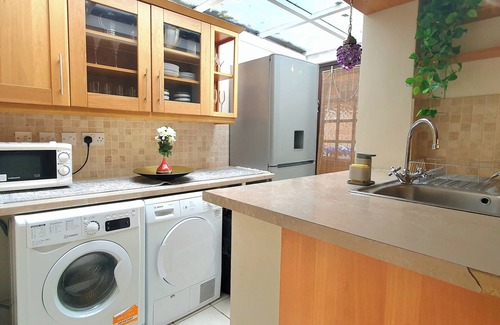 Windsor City Centre Cottage | Inviting 2-bed Cottage in Windsor