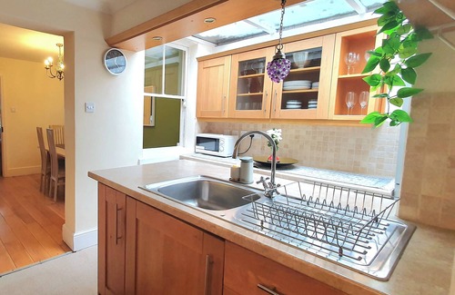 Windsor City Centre Cottage | Inviting 2-bed Cottage in Windsor