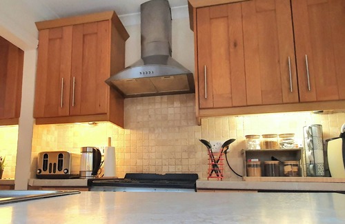 Windsor City Centre Cottage | Inviting 2-bed Cottage in Windsor