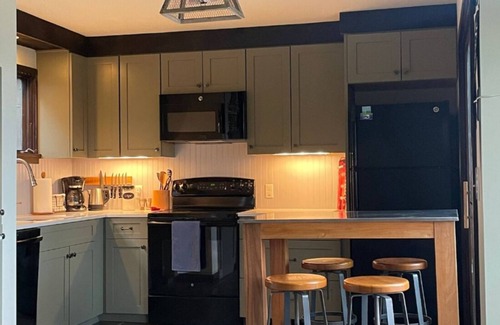 Warren Ski Chalet | Inviting 2-bedroom chalet with views in Warren - Perfect for a cozy getaway