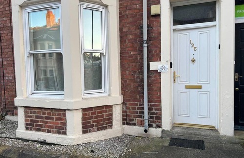 Jesmond Apartment | Inviting 3-bed Apartment in Newcastle Upon Tyne