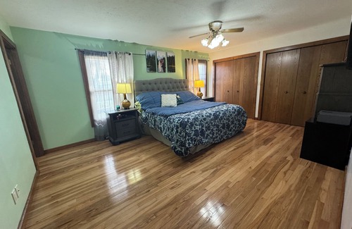 Gillette House | Inviting 3 bed/ 2 bath: families/groups seeking comfort and convenience!