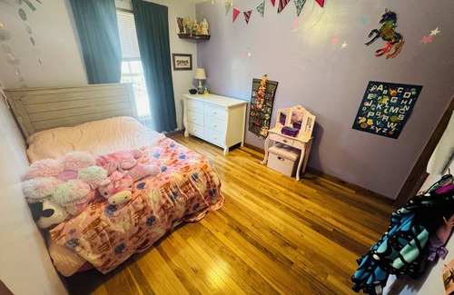 Gillette House | Inviting 3 bed/ 2 bath: families/groups seeking comfort and convenience!