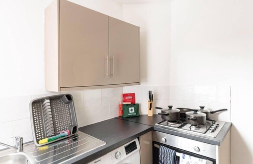 Liverpool House | Inviting 3-bedroom Home in Liverpool With Parking