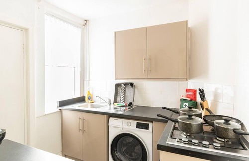 Liverpool House | Inviting 3-bedroom Home in Liverpool With Parking