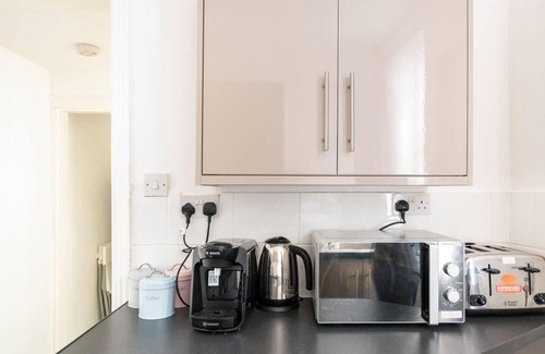 Liverpool House | Inviting 3-bedroom Home in Liverpool With Parking