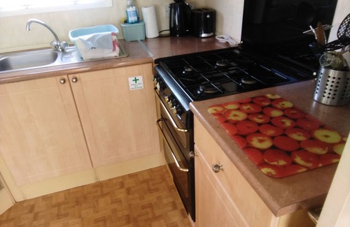 Camber House | Inviting 3 Bedrooms Caravan gas Central Heating