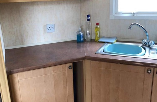 Camber House | Inviting 3 Bedrooms Caravan gas Central Heating