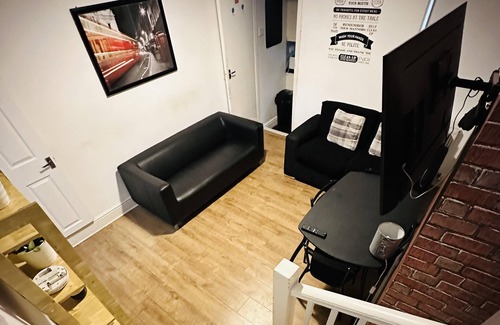 Coventry House | Inviting 7-bed House in Coventry City Centre