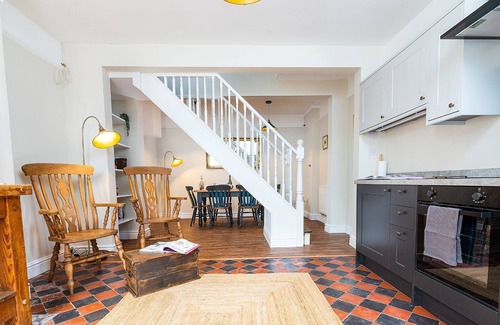 Lincoln House | Inviting and Warm Home | Free Wi-Fi and Parking