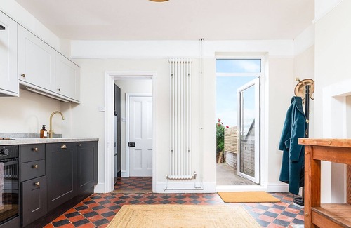 Lincoln House | Inviting and Warm Home | Free Wi-Fi and Parking
