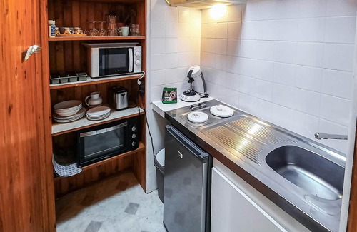 Le Vivier-sur-Mer Apartment | Inviting apartment directly on the sea.