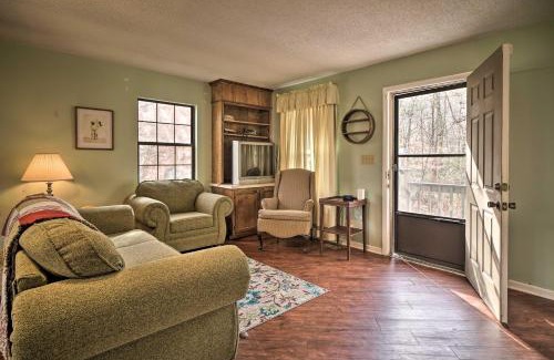 Carson Springs Apartment | Inviting Apartment with Deck in Smoky Mountains