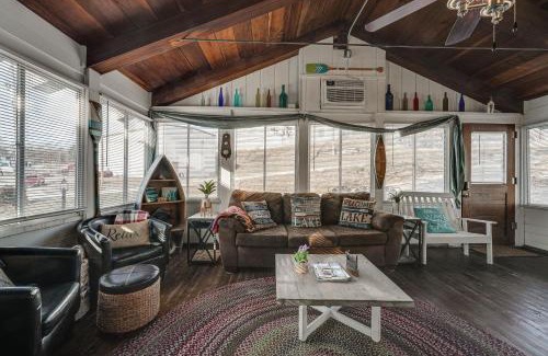 Kimberling City House | Inviting Cabin about 11 Mi to Silverdollar City