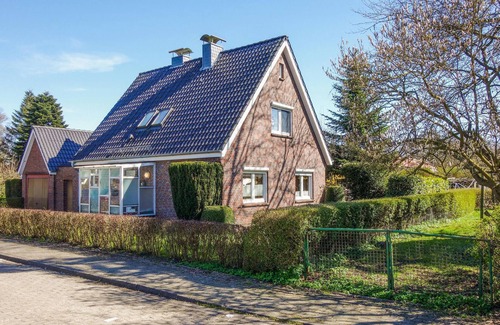 Roffhausen House | Inviting cottage in a quiet location close to several family friendly activities.